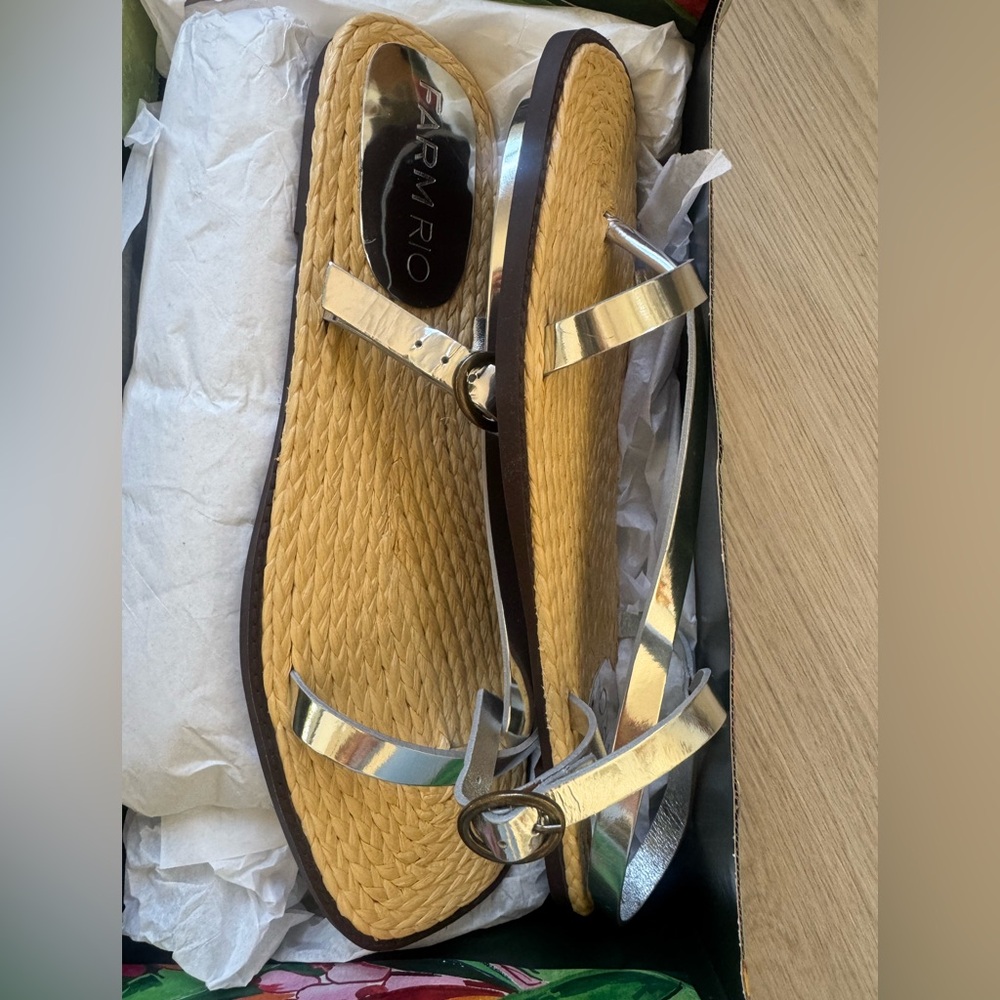 NIB FARM Rio Silver Cross Strap Sandal Size 10 - Picture 4 of 8